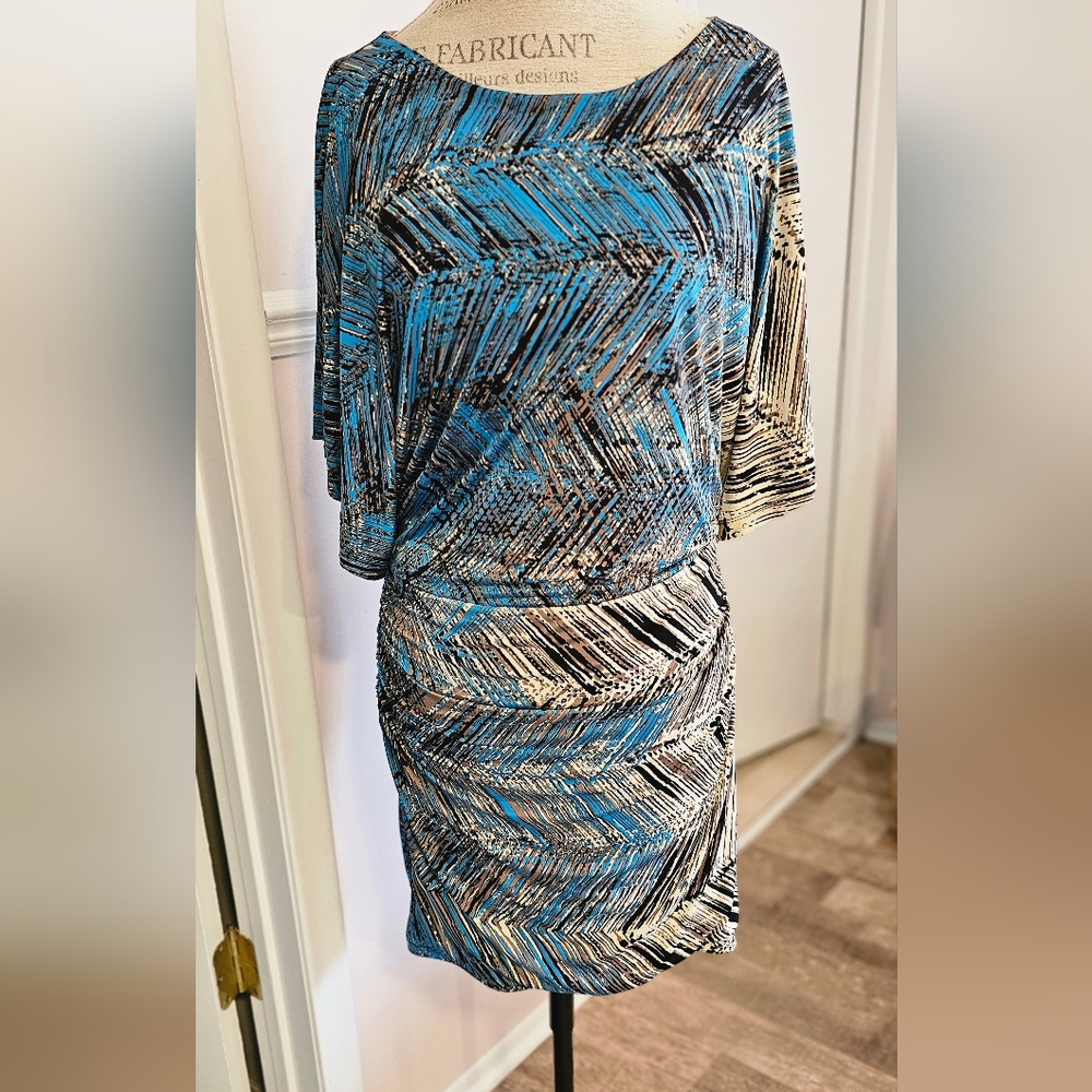 Nine West Blue and Black Patterned Dress. Short Sleeve. Size 8. Very Flattering.